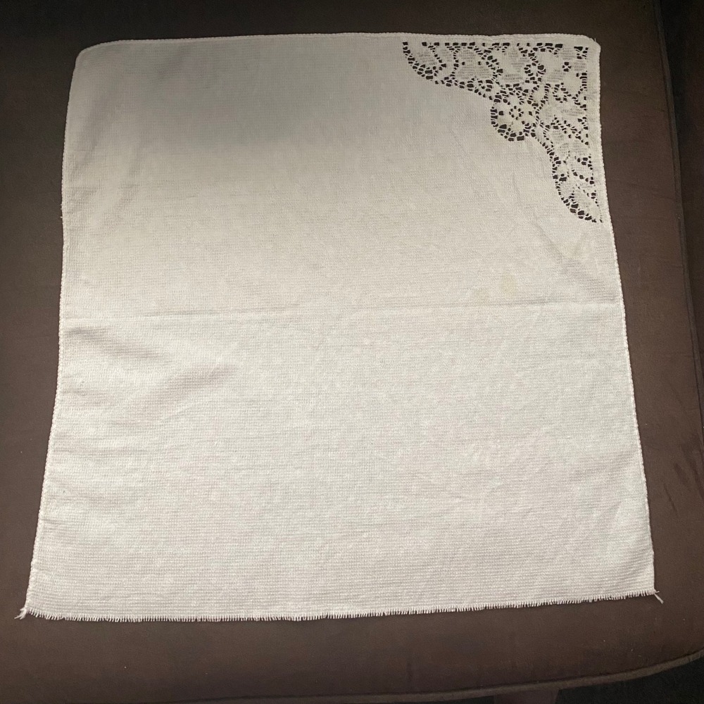 Vintage Crochet Lace Corner Accent White Placemats. Measurements‎ 16 x 14.5"
